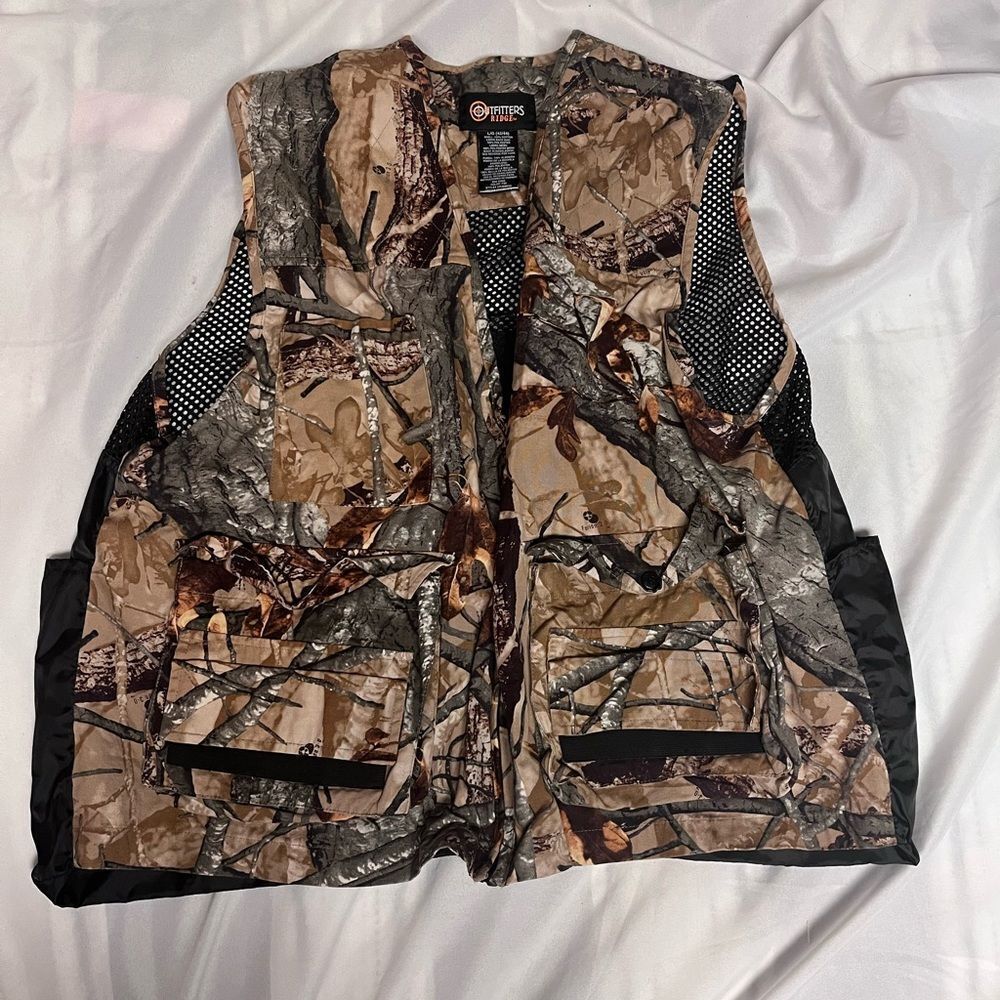 Outfitters Ridge Camp Vest. Size Large